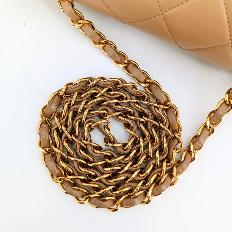 c427-chanel-vintage-beige-lambskin-22cm-diana-flap-bag