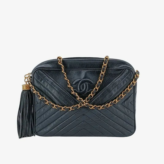 rb039-chanel-vintage-black-lambskin-chevron-camera-bag