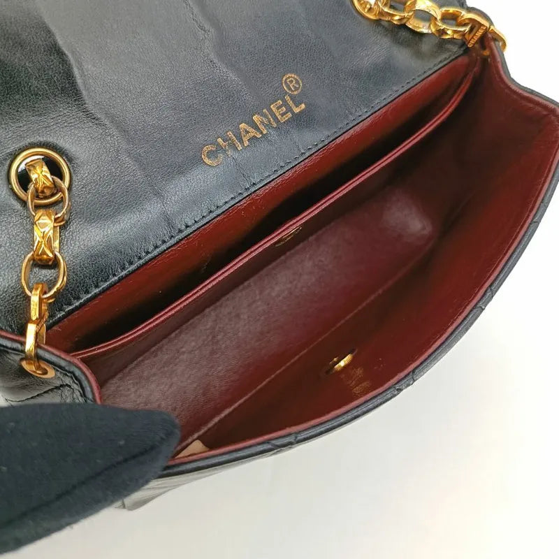 ra176-chanel-vintage-black-lambskin-gold-chain-flap-bag