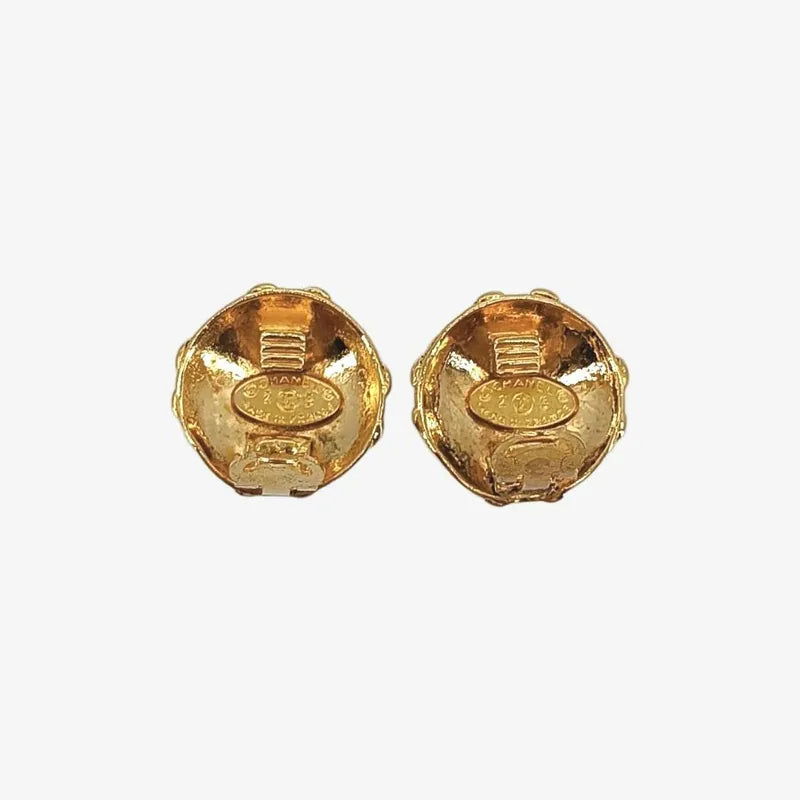 jt355-chanel-vintage-cc-round-gold-plated-clip-on-earrings