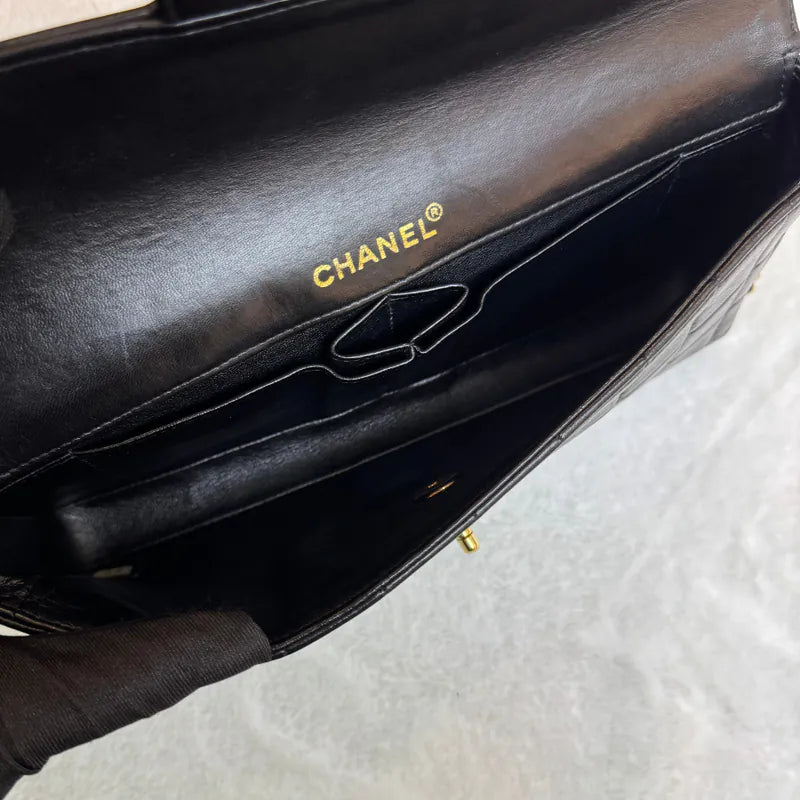 rc467-chanel-vintage-black-lambskin-chocolate-bar-flap-bag