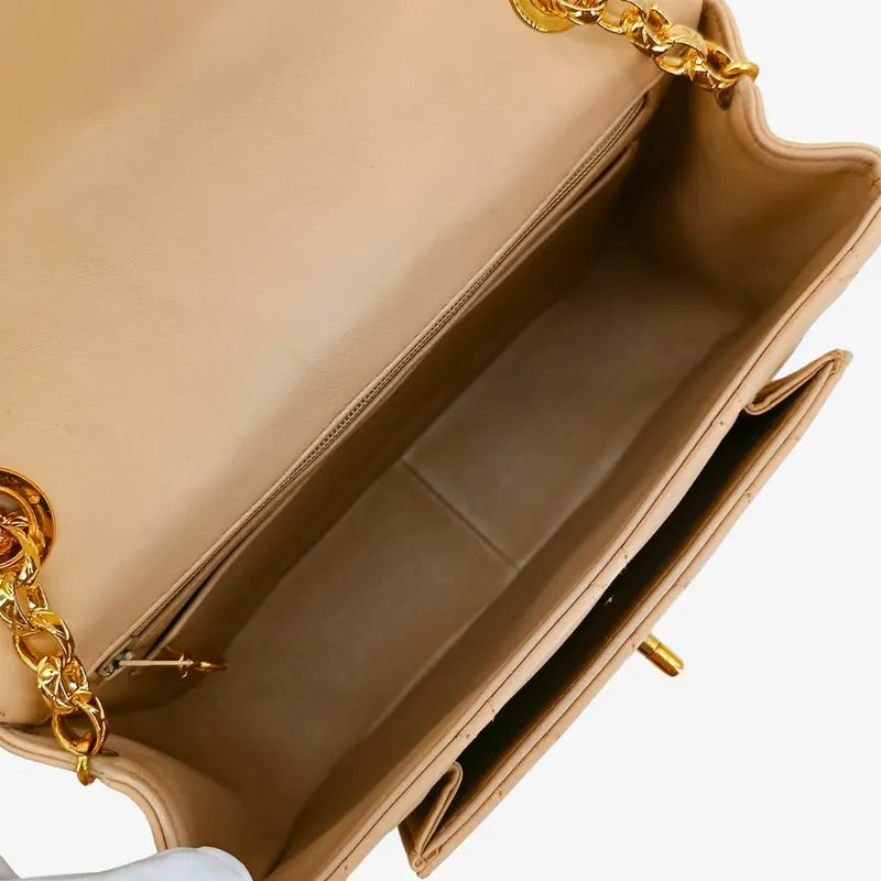 ra822-chanel-vintage-beige-lambskin-gold-chain-flap-bag