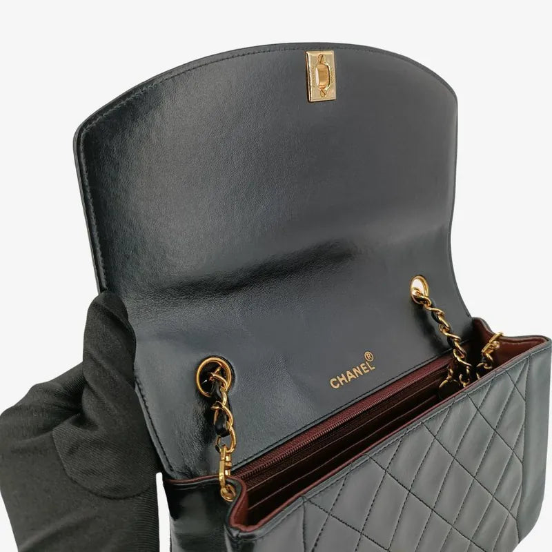 ra774-chanel-vintage-black-lambskin-25cm-diana-flap-bag