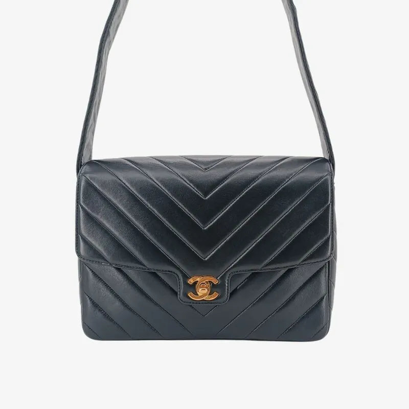 rb664-chanel-vintage-black-lambskin-chevron-flap-bag