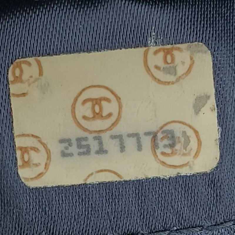 ju694-chanel-vintage-navy-lambskin-gold-chain-chevron-camera-bag