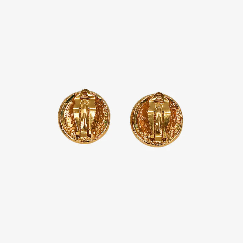 jw610-chanel-vintage-round-gold-plated-clip-on-earrings