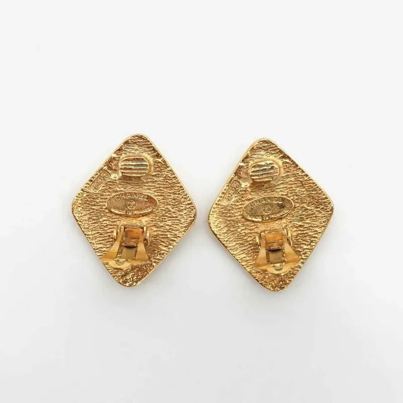 jr729-chanel-vintage-diamond-gold-plated-clip-on-earrings