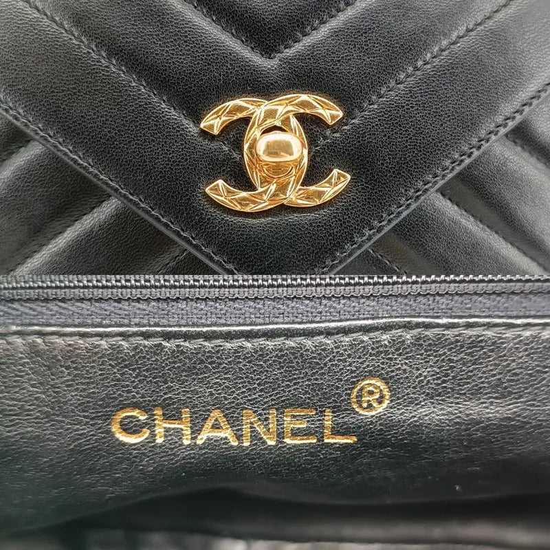 jah67-chanel-vintage-black-lambskin-gold-chain-camera-bag