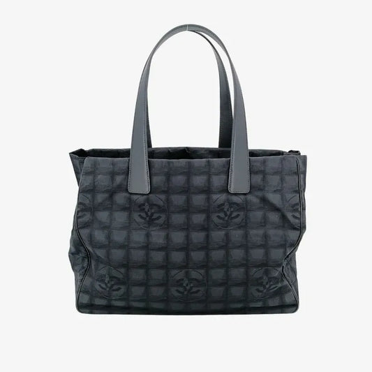 tk012-chanel-vintage-black-nylon-handbag