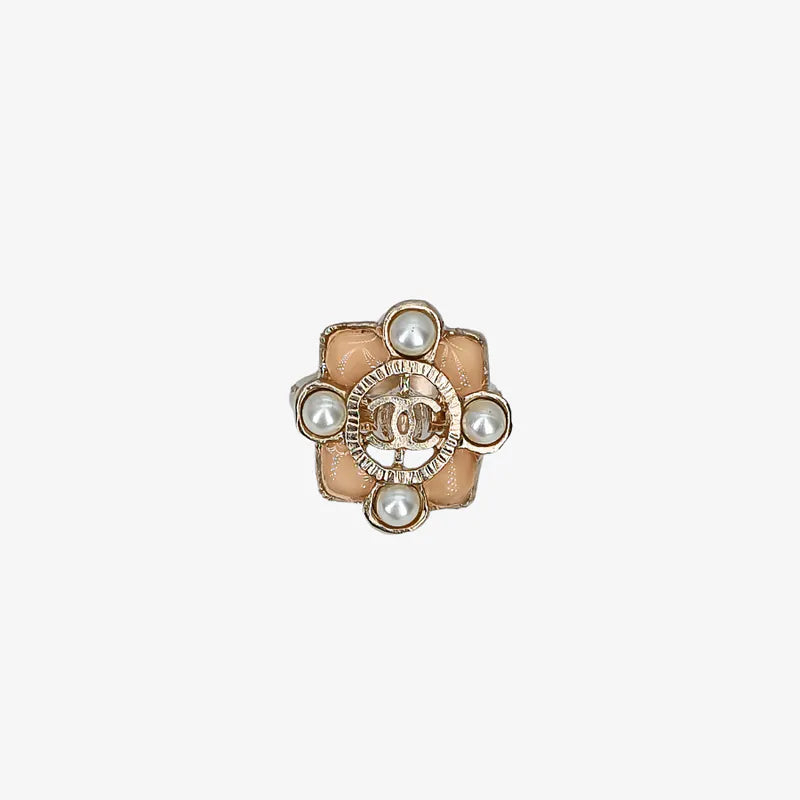 jw723-chanel-cc-logo-beige-pink-with-pearl-studs-gold-ring