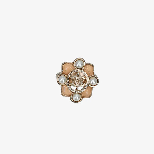 jw723-chanel-cc-logo-beige-pink-with-pearl-studs-gold-ring
