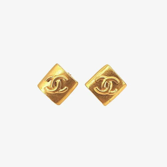 jt192-chanel-vintage-diamond-shape-gold-plated-clip-on-earrings