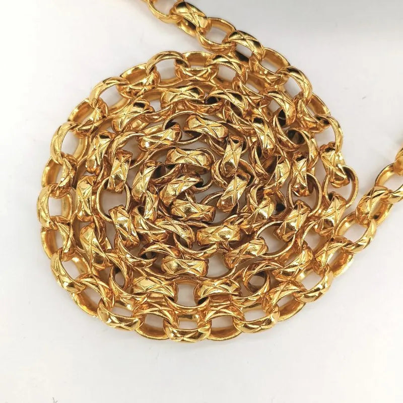 ra067-chanel-vintage-black-lambskin-tassels-gold-chain-camera-bag