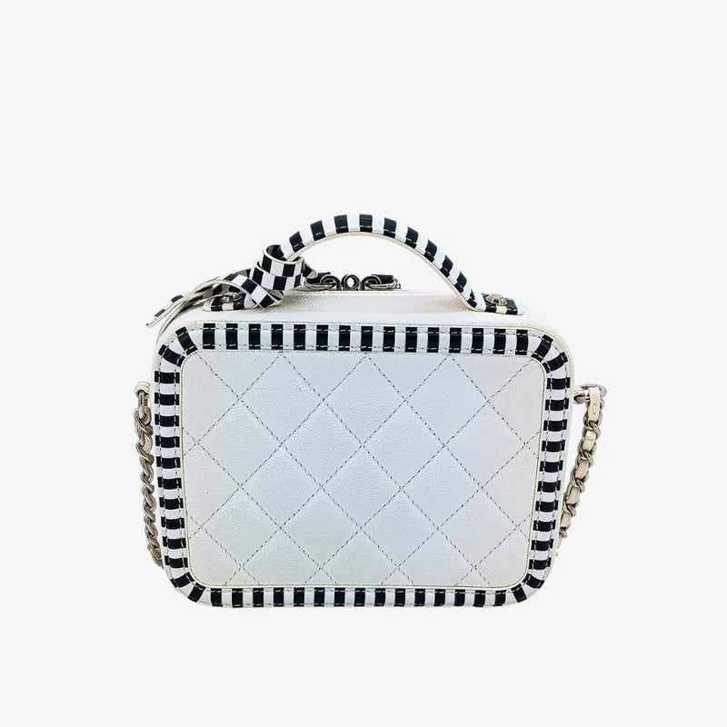 jah168-chanel-bicolor-white-black-caviar-leather-vanity-case-bag
