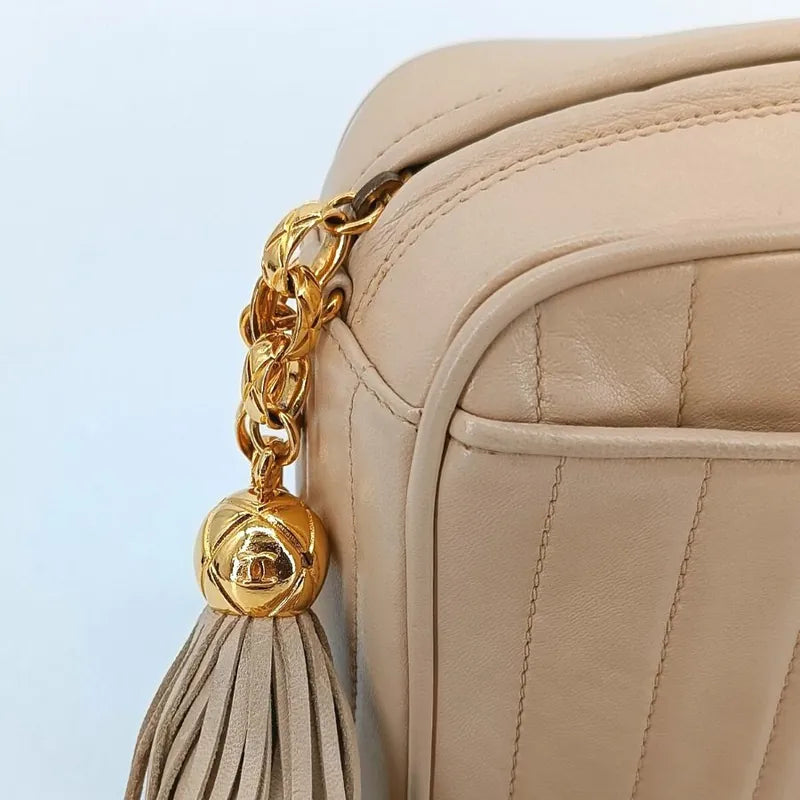 jt248-chanel-vintage-beige-lambskin-tassels-gold-chain-camera-bag