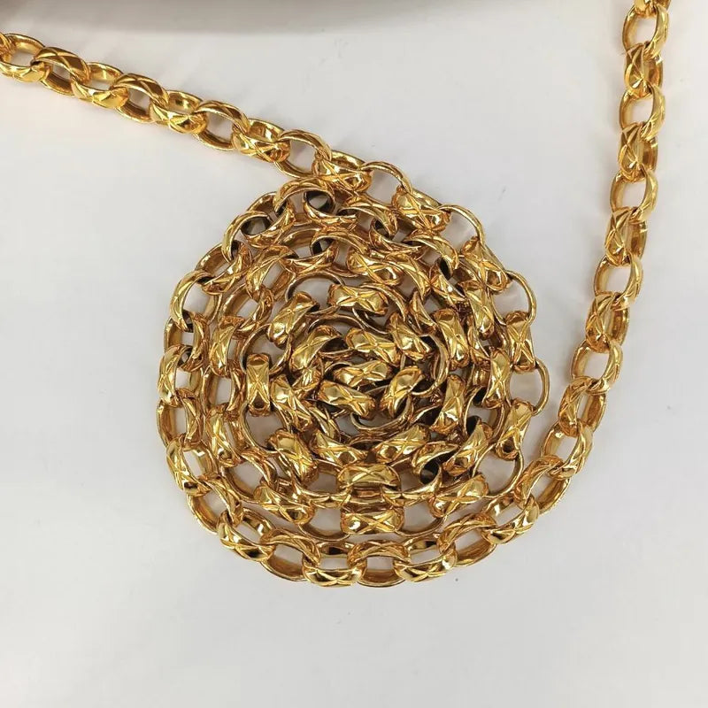 jah109-chanel-vintage-beige-lambskin-tassels-gold-chain-camera-bag