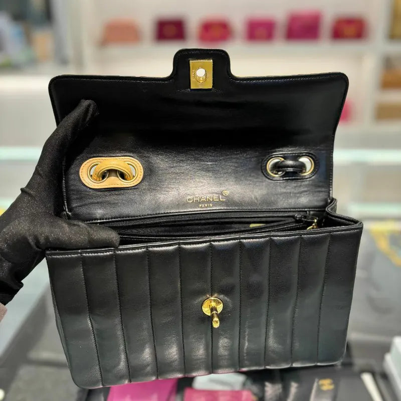 jw391-chanel-vintage-bicolor-beige-black-lambskin-flap-bag