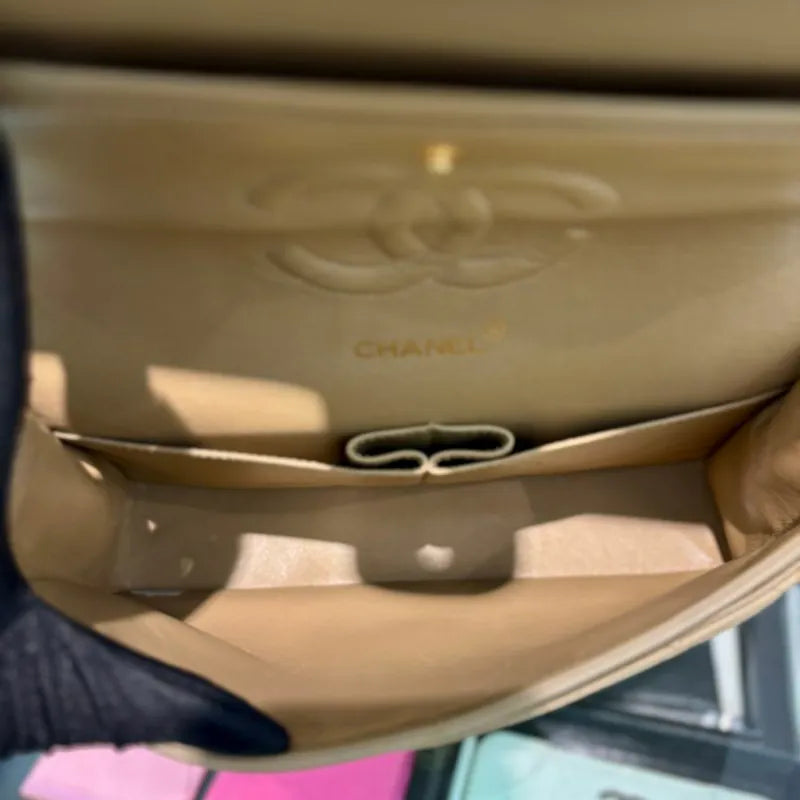 ra833-chanel-vintage-beige-lambskin-25cm-classic-flap-bag