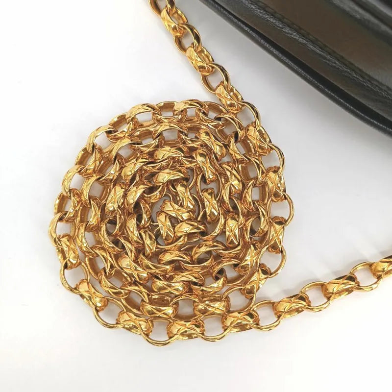 ra639-chanel-vintage-black-lambskin-quilted-camera-bag