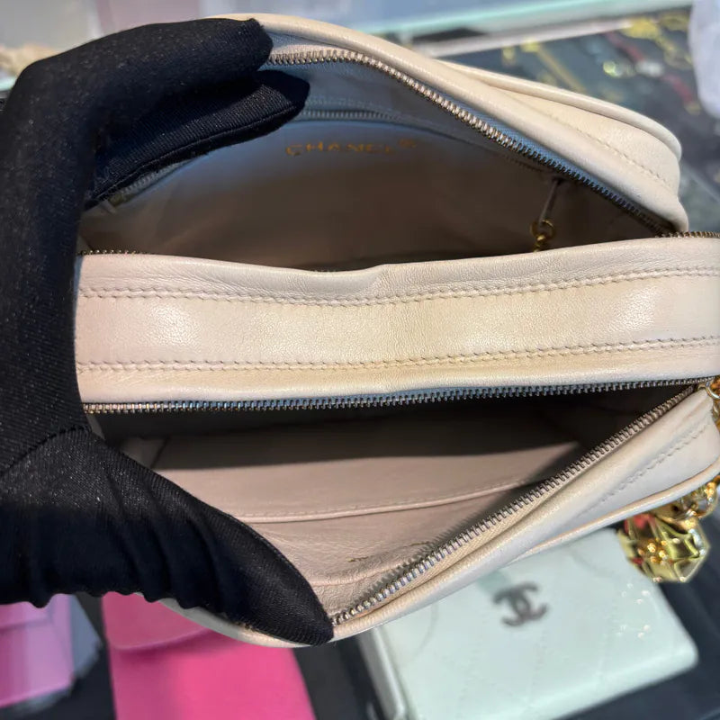rb289-chanel-vintage-beige-lambskin-camrea-bag