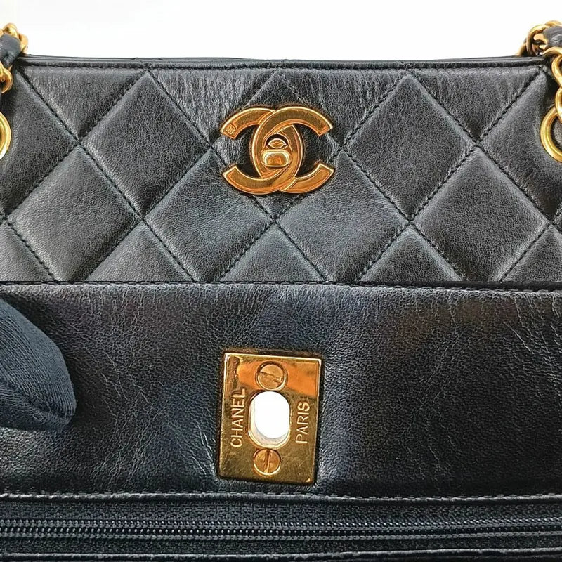ra010-chanel-vintage-black-lambskin-quilted-tote-bag