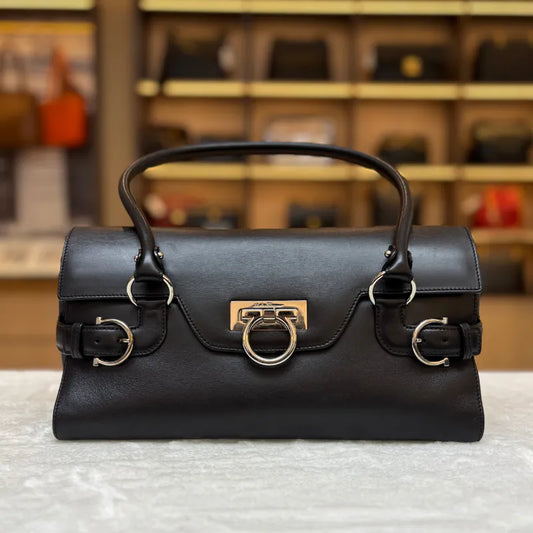 jy369-salvatore-ferragamo-vintage-black-leather-shoulder-bag