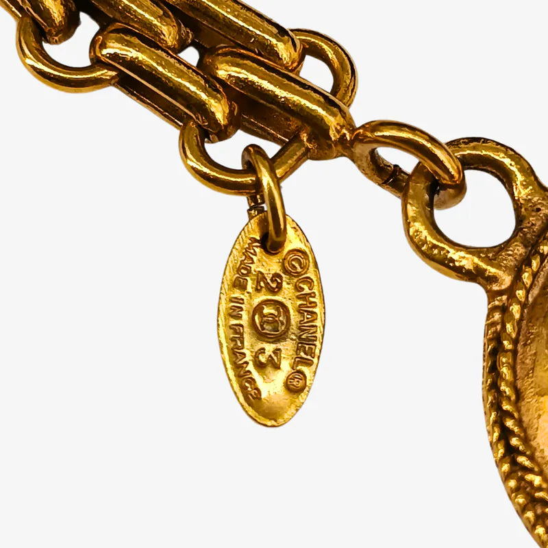 ra156-chanel-gold-key-ring