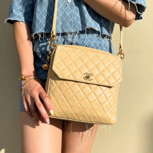 ra999-chanel-vintage-beige-lambskin-quilted-camera-bag