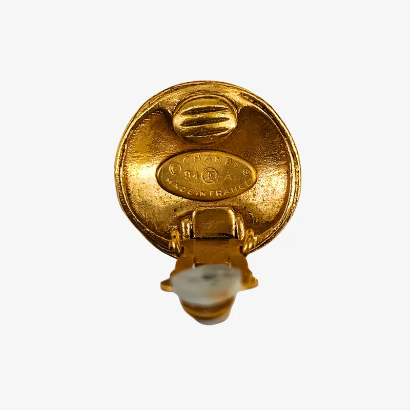 rb583-chanel-vintage-gold-plated-birds-nest-interlocking-cc-round-clip-on-earrings