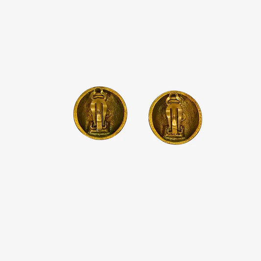 rc362-chanel-vintage-round-gold-plated-clip-on-earrings