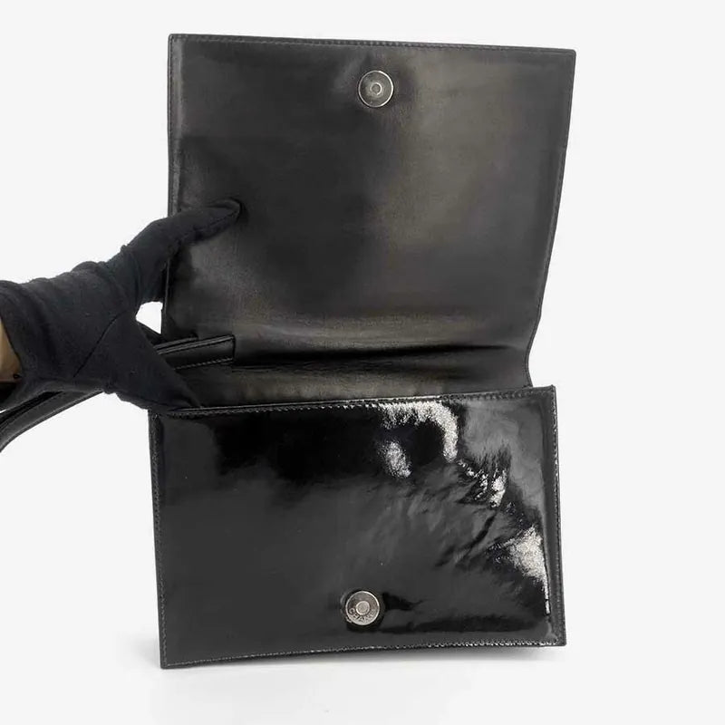 c241-chanel-black-patent-leather-handbag