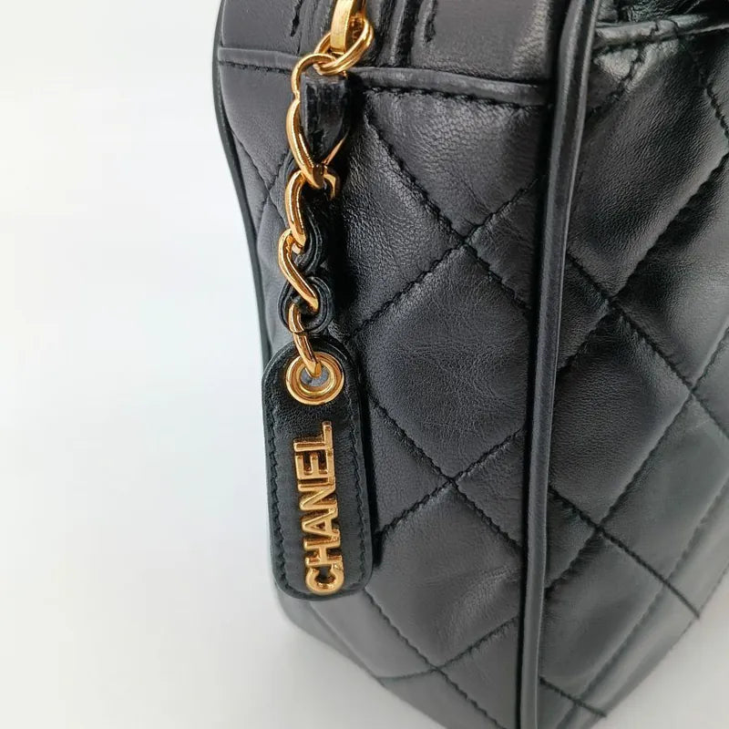 ra717-chanel-vintage-black-lambskin-quilted-handbag
