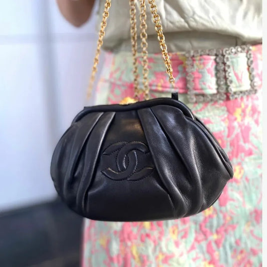tk011-chanel-vintage-black-lambskin-shoulder-bag