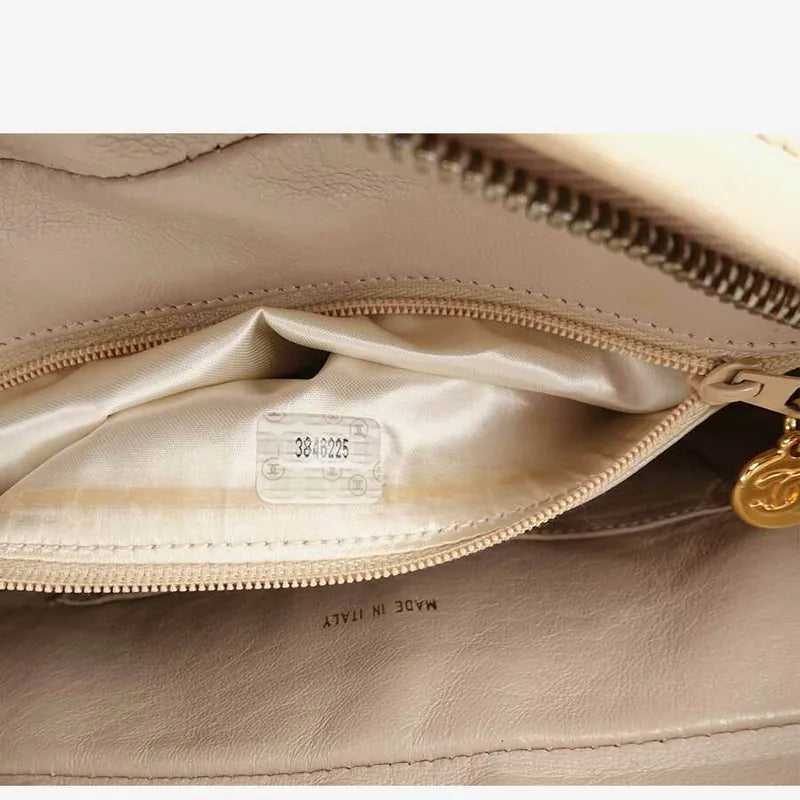 js006-chanel-vintage-beige-lambskin-quilted-camera-bag