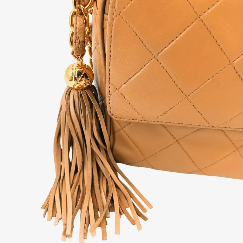 jah116-chanel-vintage-beige-lambskin-tassel-camera-bag