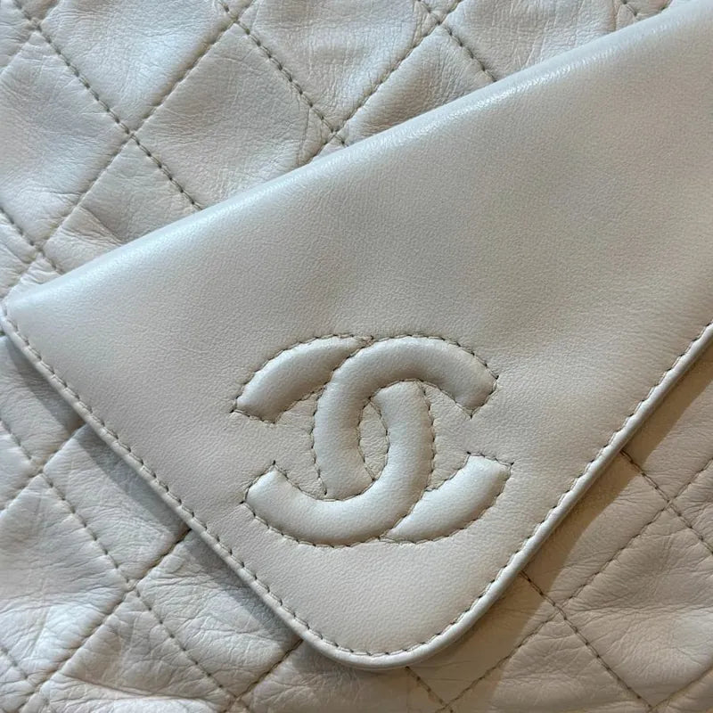 jx330-chanel-vintage-beige-lambskin-quilted-camera-bag