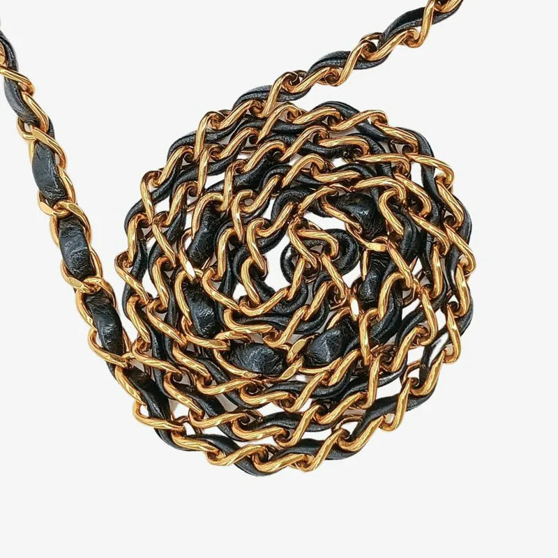 rb623-chanel-vintage-black-lambskin-22cm-diana-flap-bag