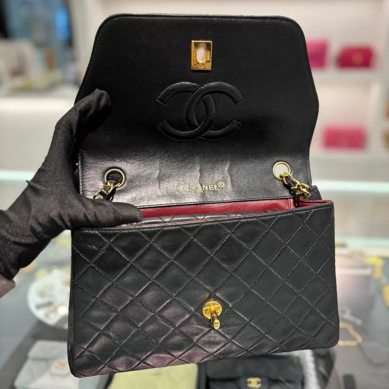 rc582-chanel-vintage-black-lambskin-trapezoid-flap-bag