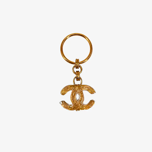 ju971-chanel-gold-key-ring