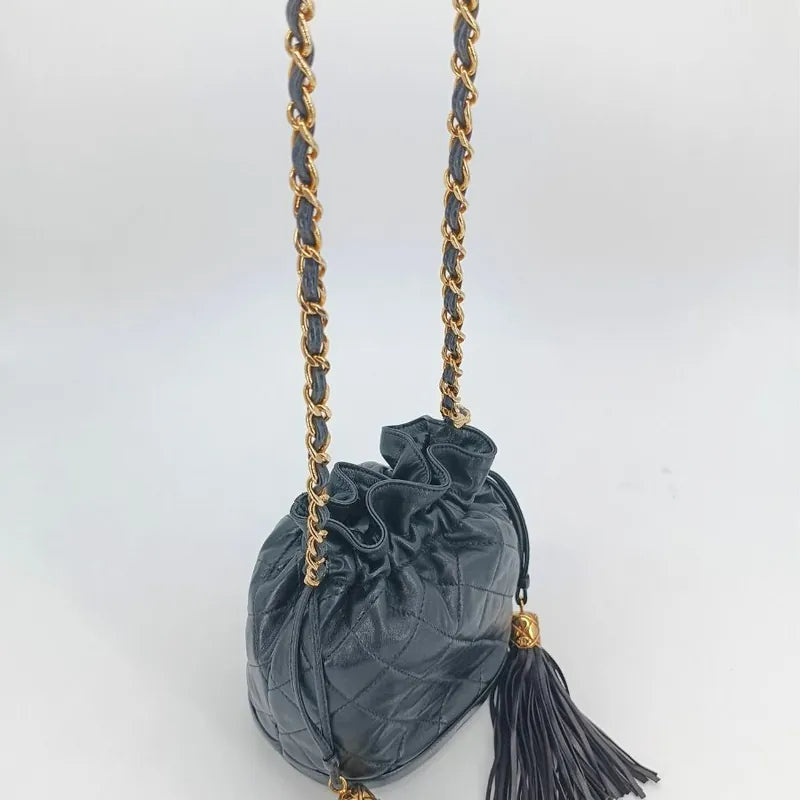 jt183-chanel-vintage-black-lambskin-drawstring-bucket-bag