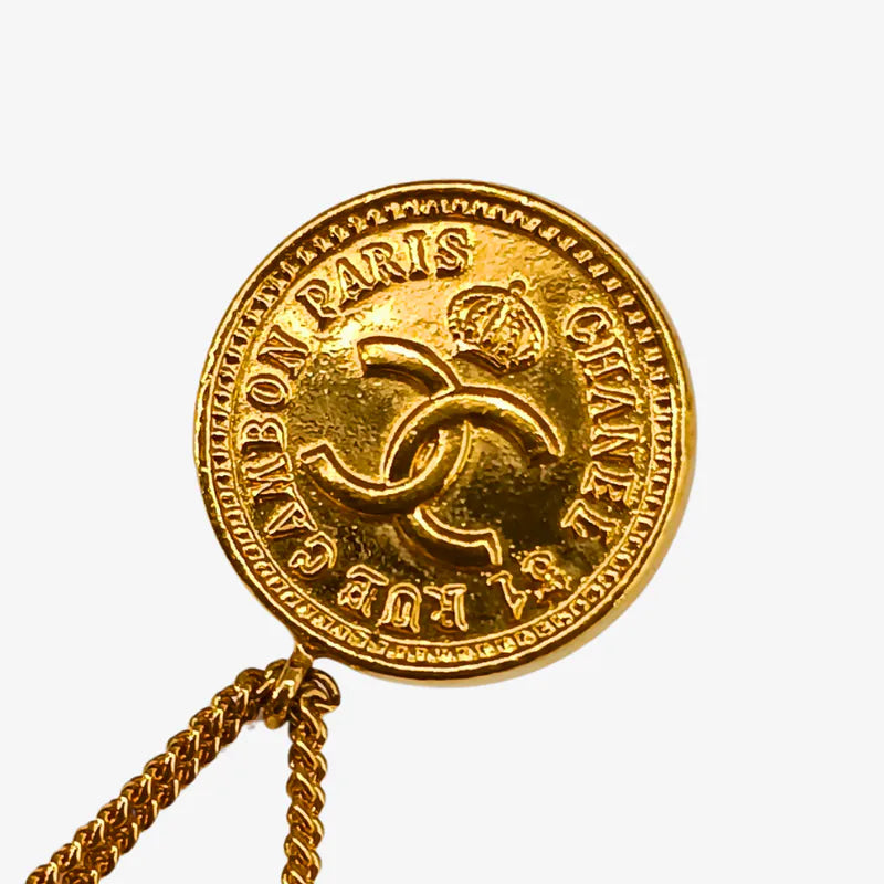 jw473-chanel-vintage-cc-coin-and-quilted-flap-bag-gold-plated-brooch