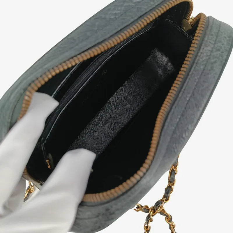 ra634-chanel-vintage-black-ostrichskin-camera-bag