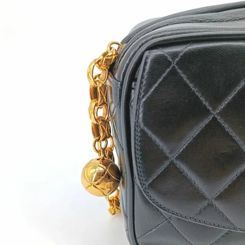 ra639-chanel-vintage-black-lambskin-quilted-camera-bag