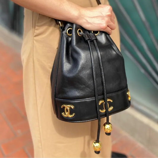 jt346-chanel-vintage-black-lambskin-bucket-bag