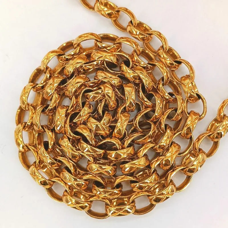 ra199-chanel-vintage-beige-lambskin-gold-chain-camera-bag