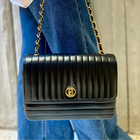 rb549-chanel-vintage-black-lambskin-horizontal-stripe-circle-turnlock-flap-bag