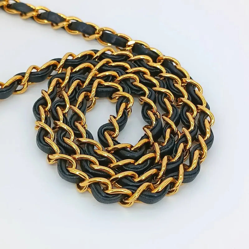 js681-chanel-vintage-black-lambskin-22cm-diana-flap-bag