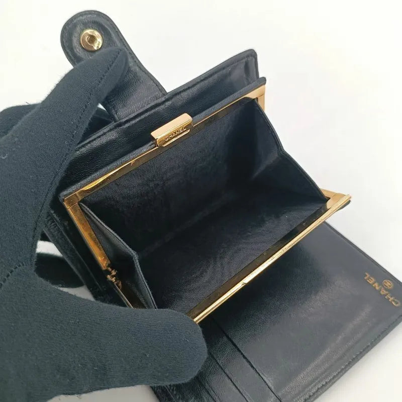 jt146-chanel-vintage-black-caviar-leather-wallet