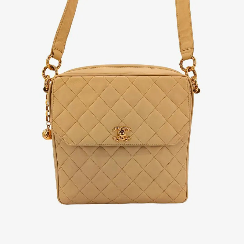 ra999-chanel-vintage-beige-lambskin-quilted-camera-bag