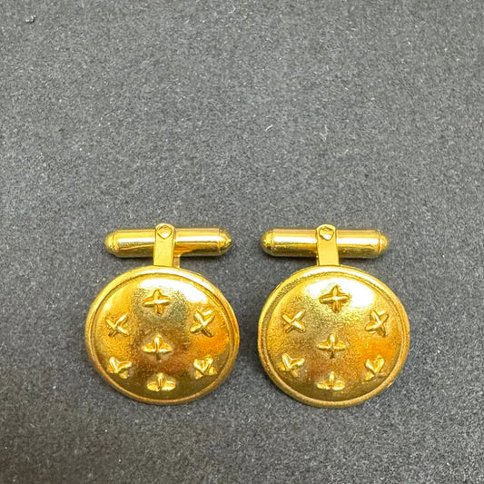 ju195-chanel-cuff-buttons